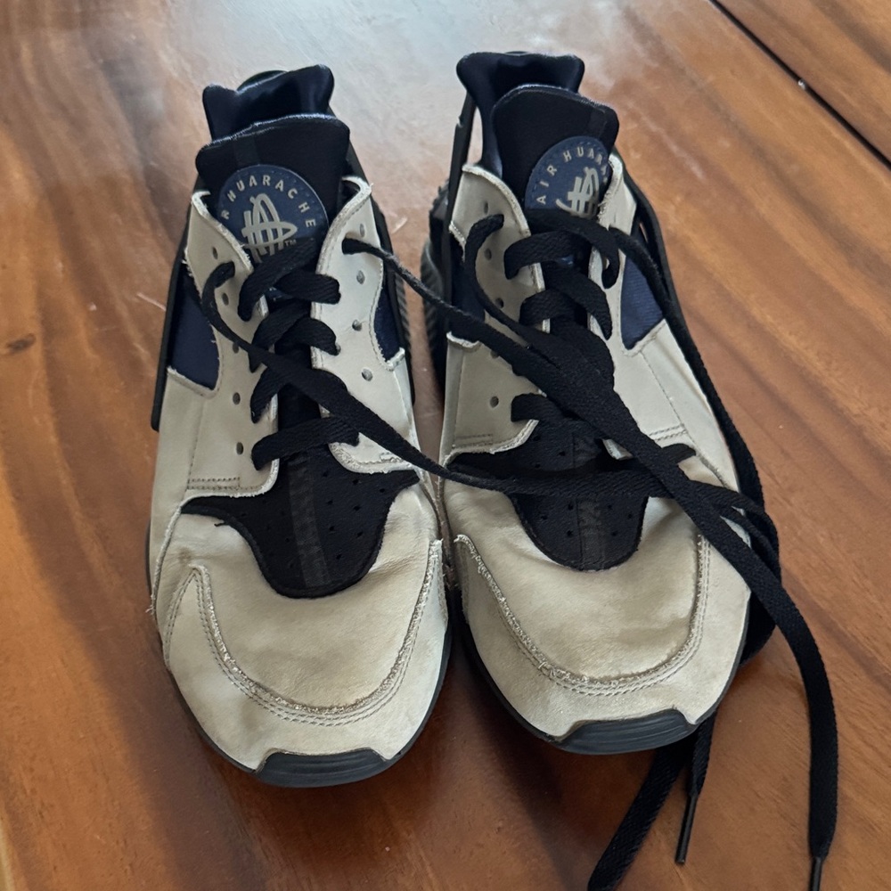 Nike Hurricanes 8.5